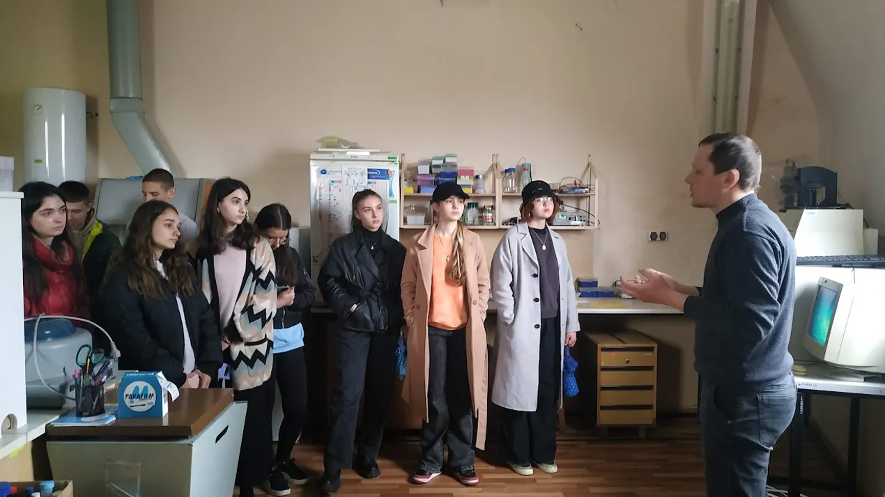 Наукова зустріч школярів із співробітниками кафедри молекулярної генетики та біотехнології