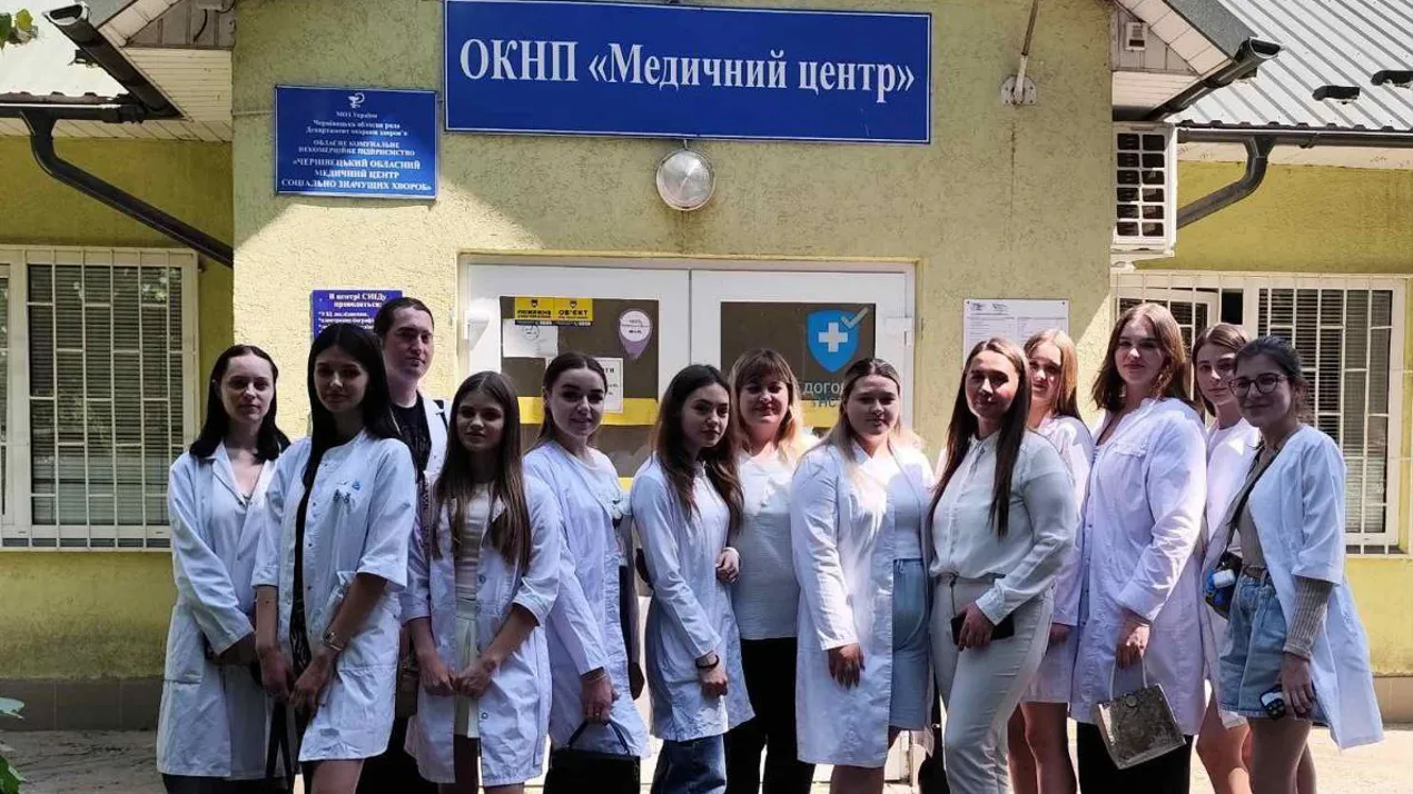 Відвідування ОКНП «Чернівецький обласний медичний центр соціально значущих хвороб» під час навчальної практики з біології