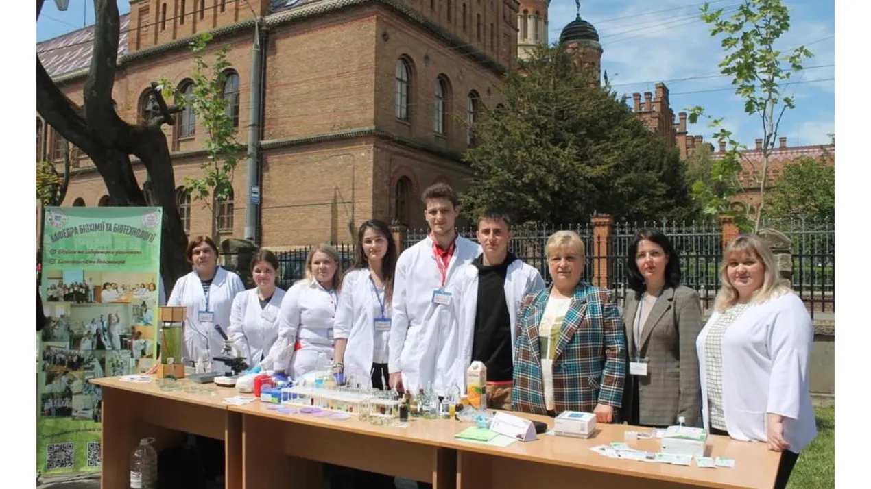 Участь кафедри біохімії та біотехнології ННІБХБ Чернівецького національного університету імені Юрія Федьковича у просвітницькому заході «FESTнаука» 19.05.2024, м. Чернівці, сквер С. Воробкевича.