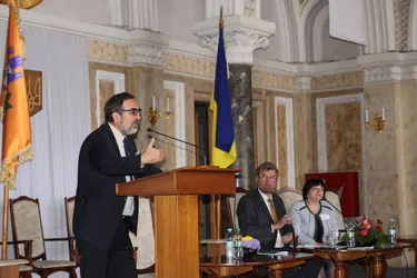 Виступ заступника голови, оргкомітету конференції, президента Українського товариства генетиків і селекціонерів ім. М.І. Вавилова, члена-кореспондента НАН України, директора Інституту клітинної біології та генетичної інженерії, д.б.н. професора Кучука М.В. «Рослинні системи для продукції рекомбінантних білків»